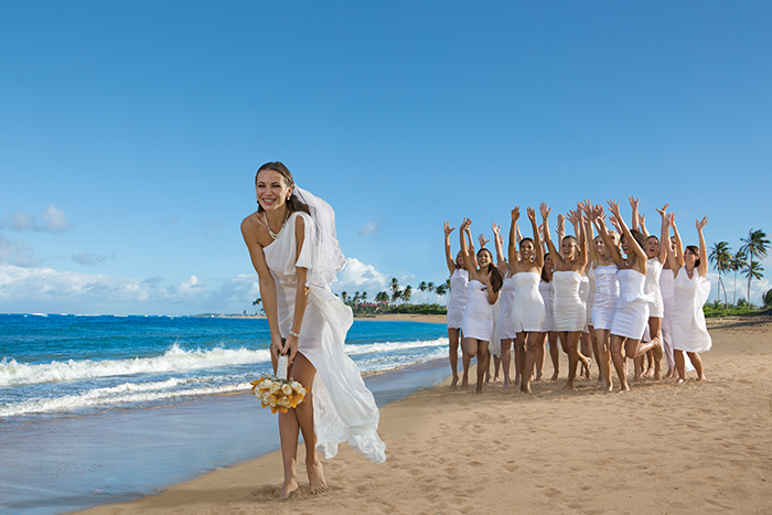 throwing the bouquet